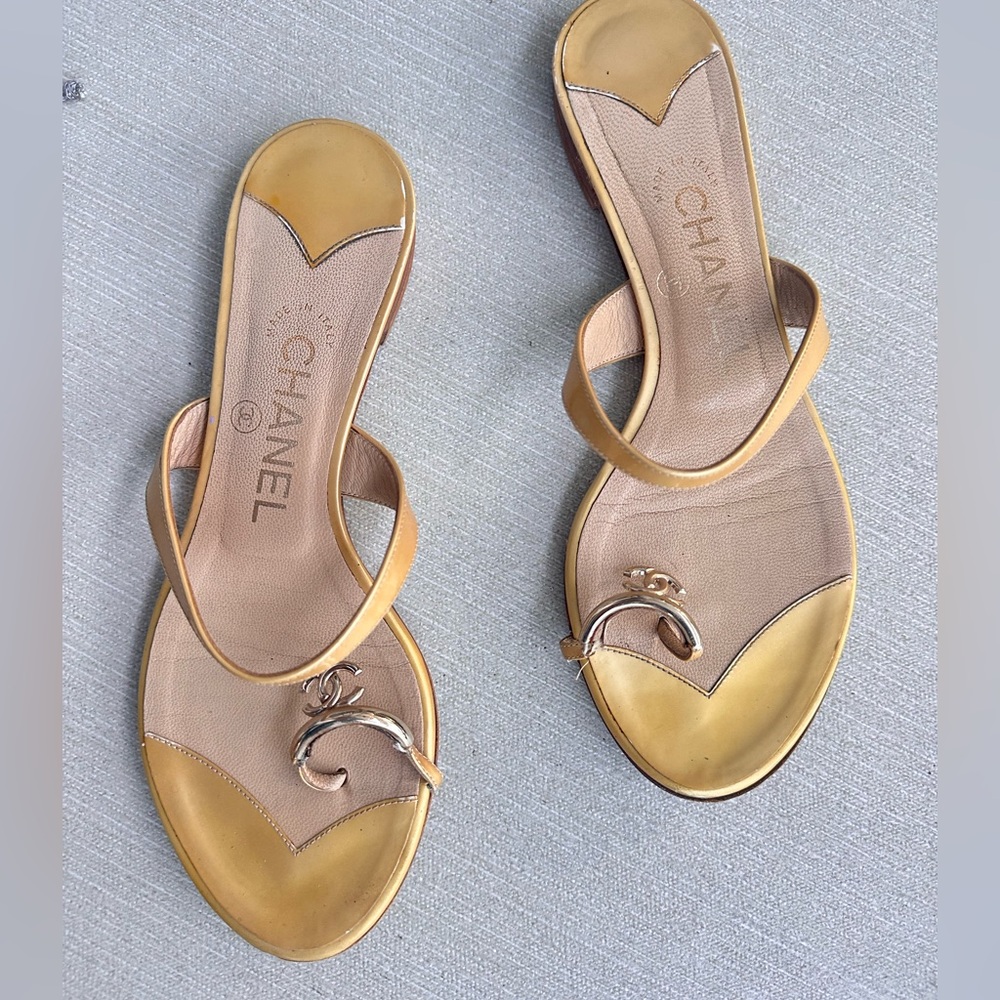 CHANEL Women's Yellow Sandals with Gold Cc. - Picture 7 of 15